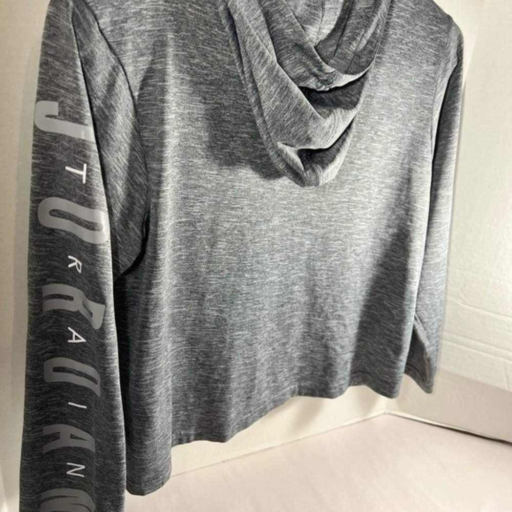 Nike child’s size small hooded dry fit unisex hooded long sleeve shirt